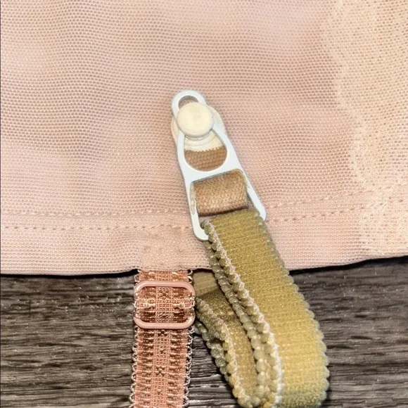 SPANX Assets Red Hot Label Shaping Camisole w/ Garter Straps Nude Lace Size L - Picture 8 of 10